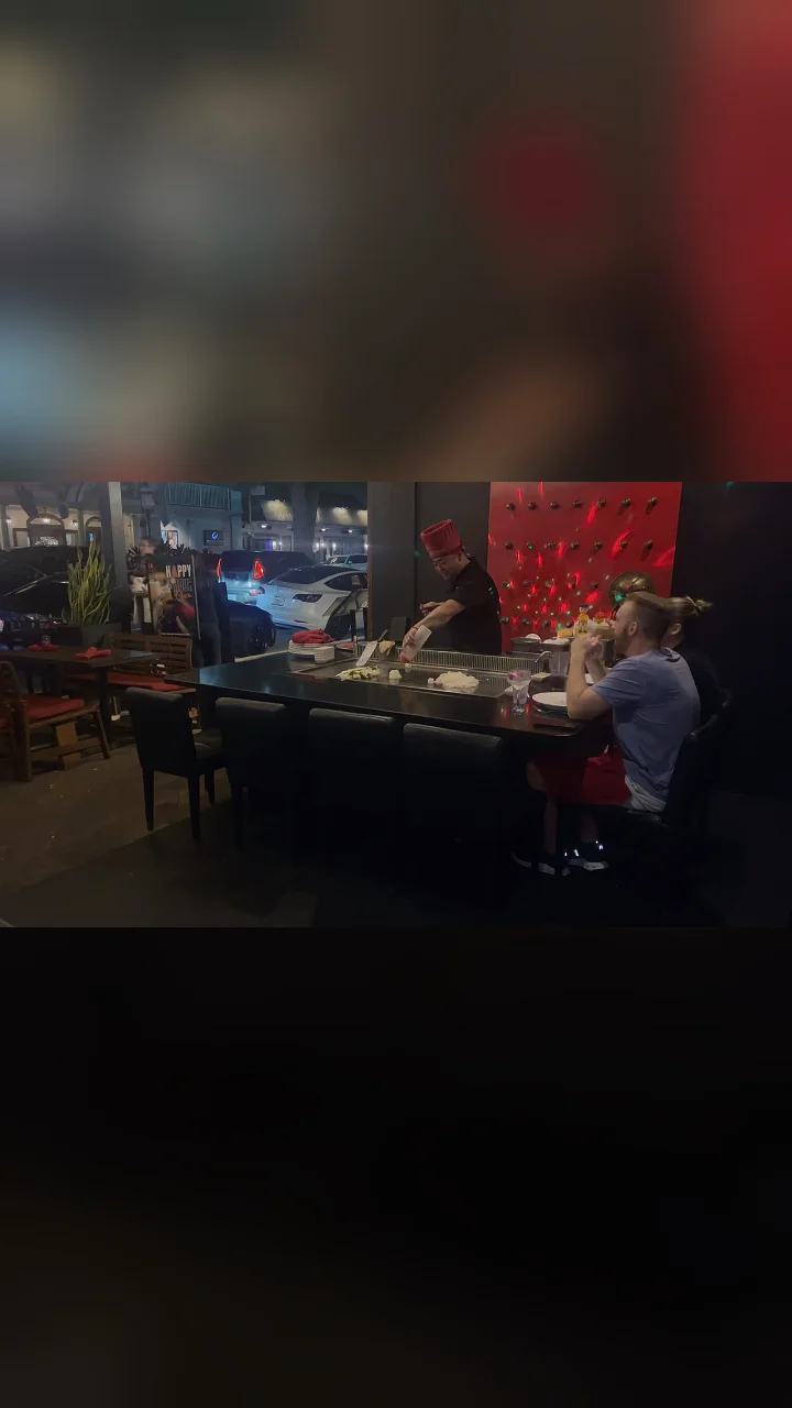 Da Hong Men (The Great Red Gate)