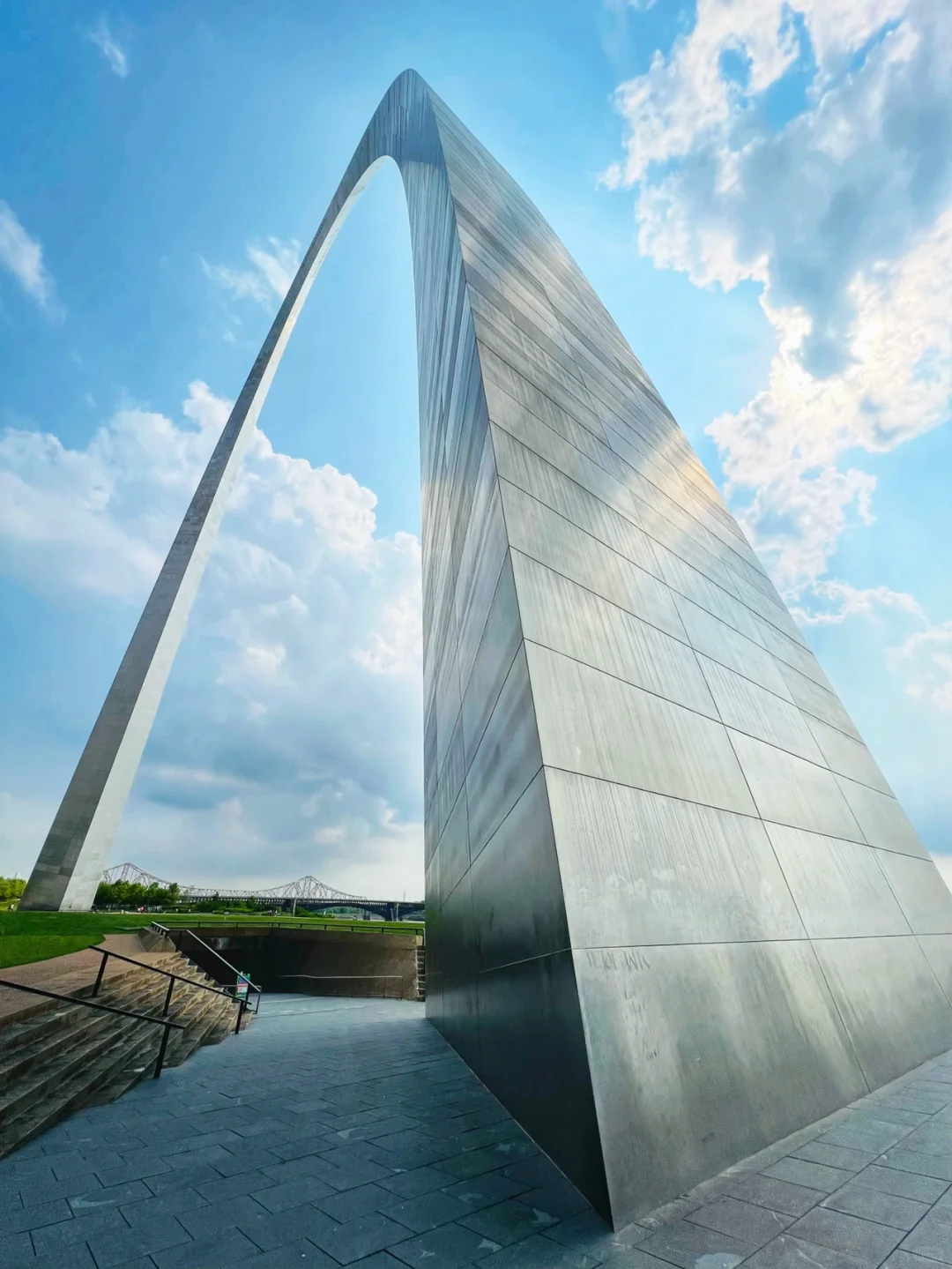 "Casual Road Trip": Gateway to the West (05/13)