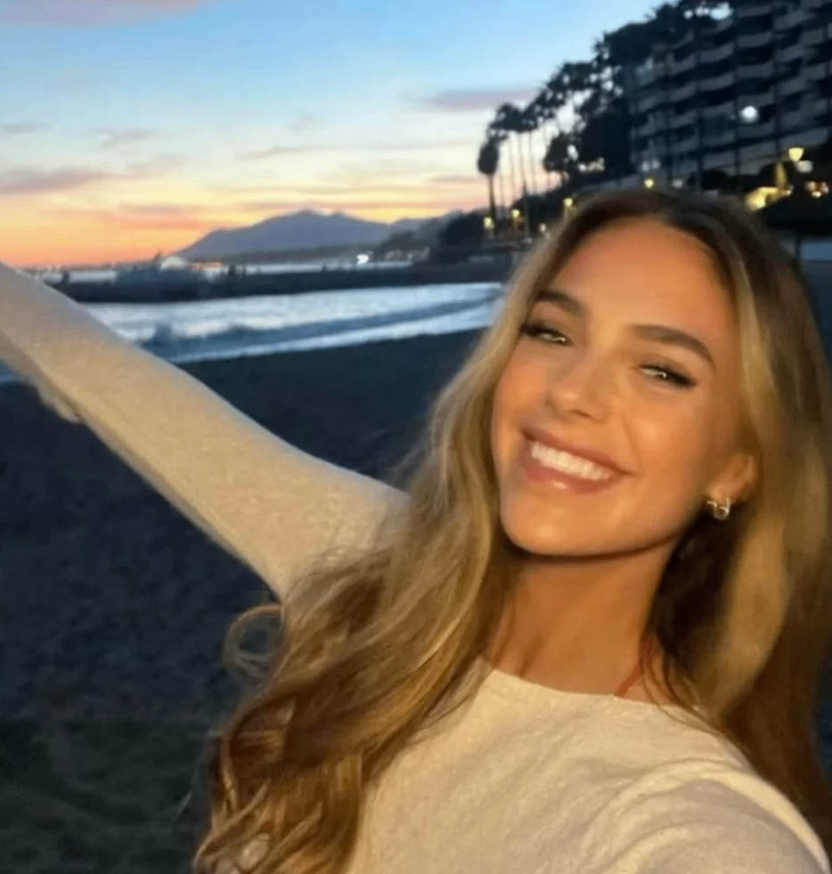 Zoe Lynn​​ 